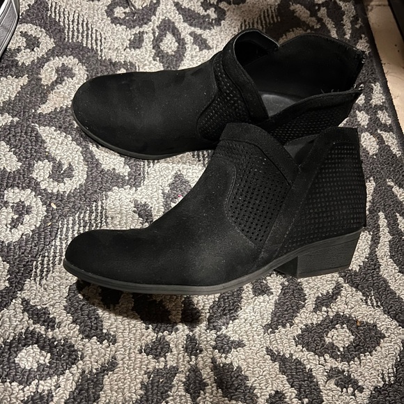 Black ankle booties - Picture 1 of 2